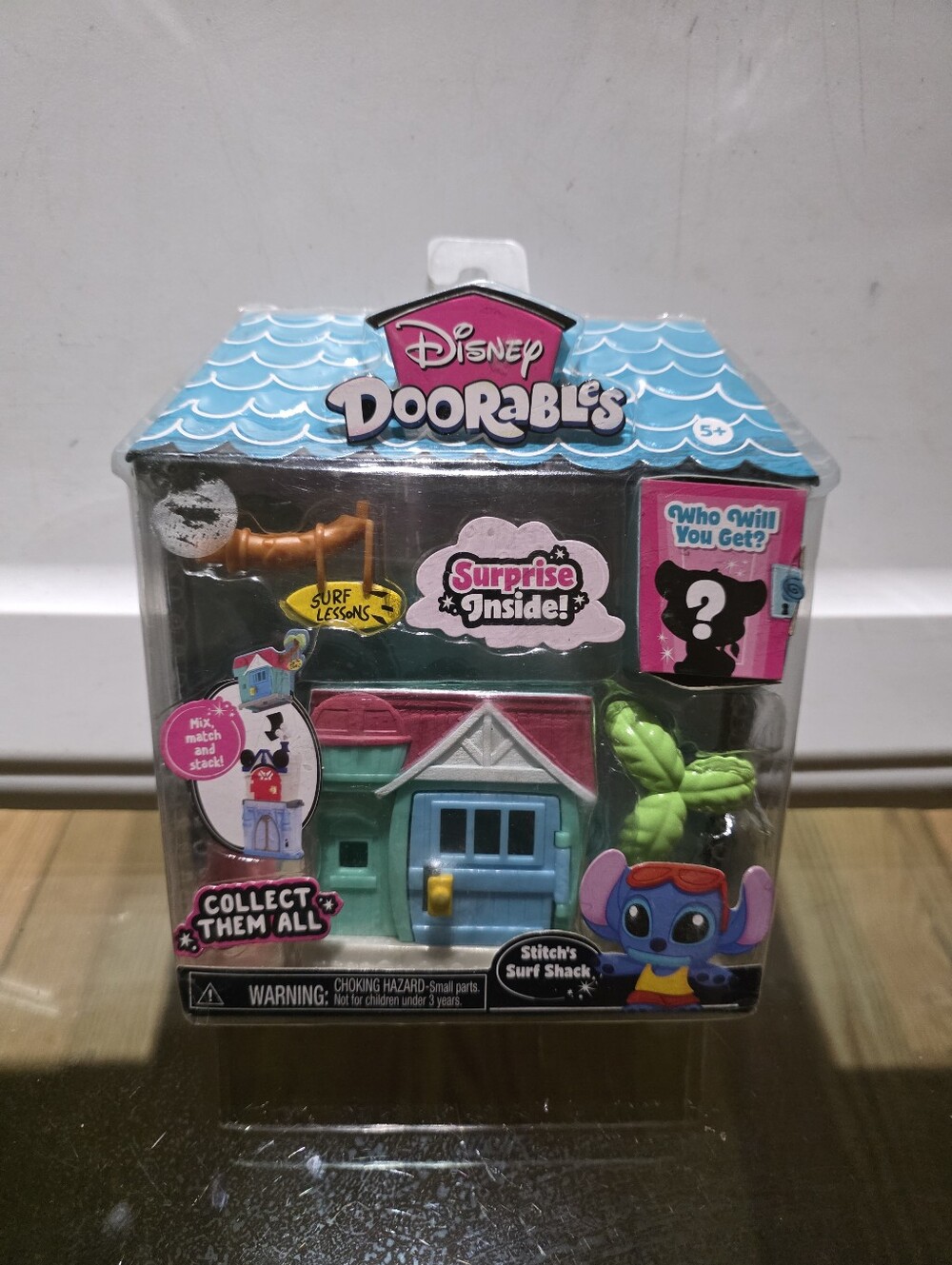 Disney Doorables Stitch Surf Shack Playset